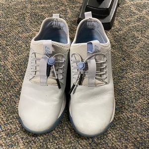 Cloves nursing shoes